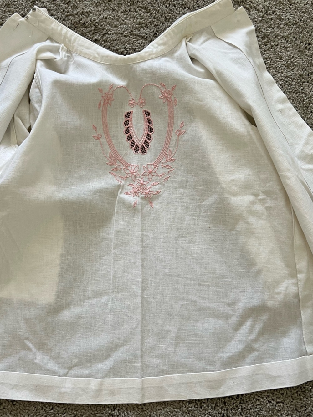 VINTAGE LINEN BLOUSE, EMBROIDERED BEAUTIFUL - Puff Sleeve Blouse - Picture 8 of 16